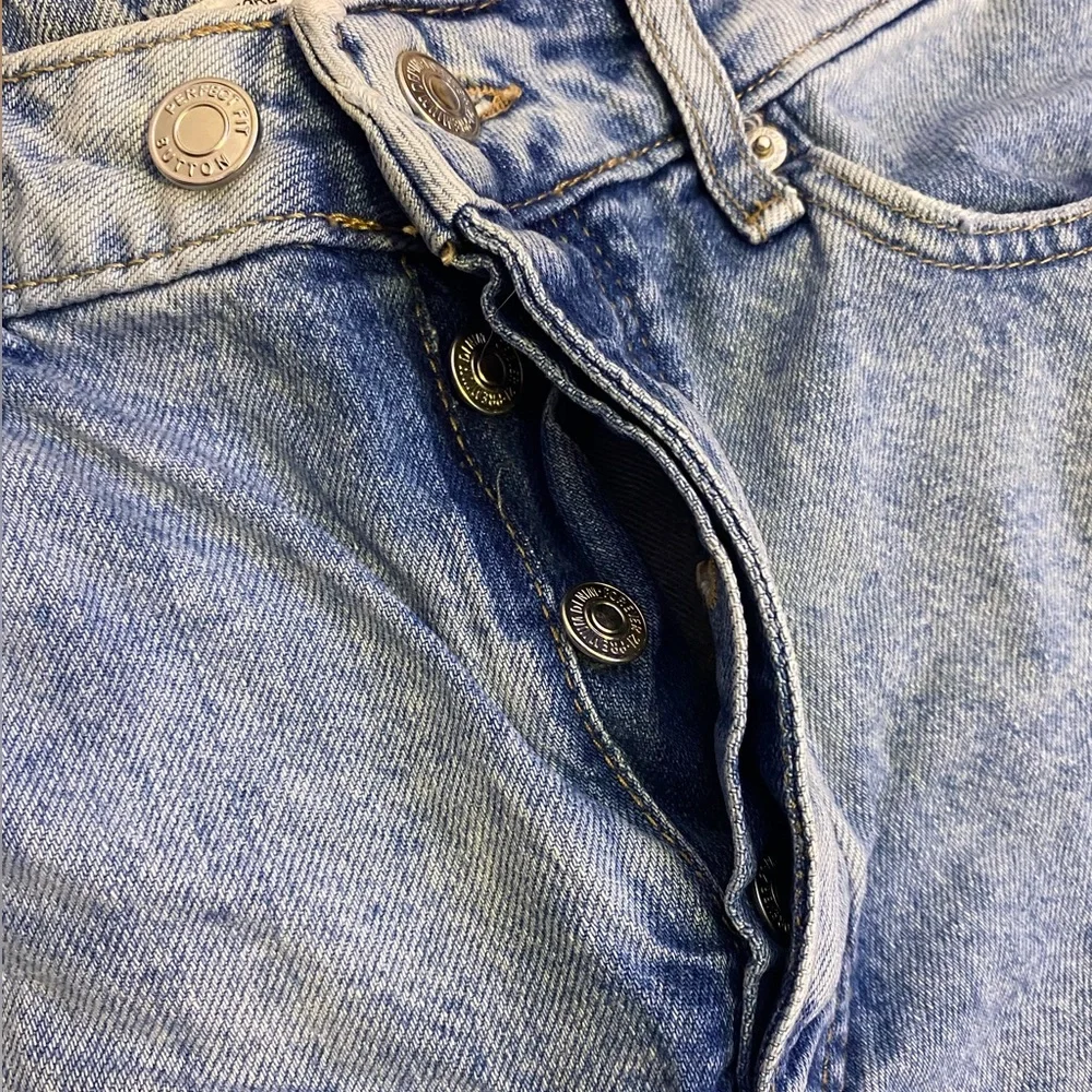 Denim Ripped Shorts | Forever 21 - Picture 2 of 3